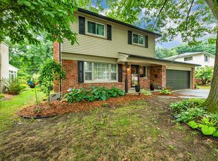 21580 Birchwood St, Farmington, MI 48336