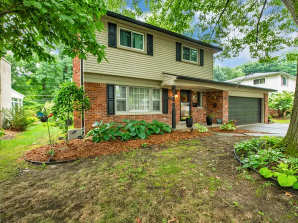 21580 Birchwood St, Farmington, MI 48336