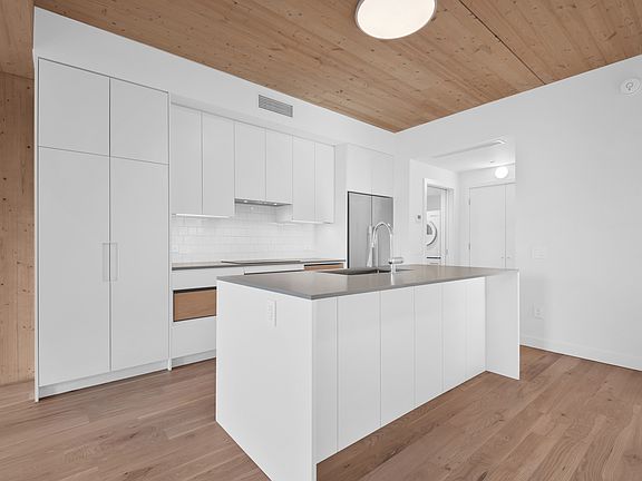3rd image of 122 Waverly Ave #2D