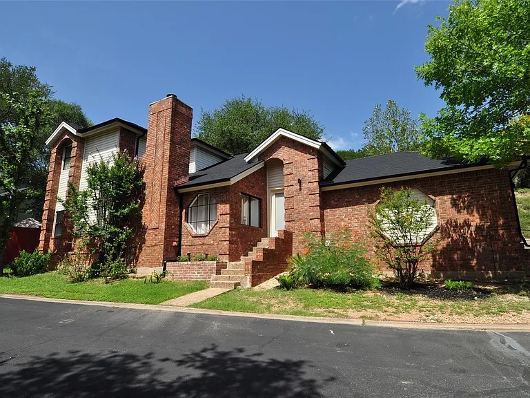 9902 Talleyran Dr — Photo 1