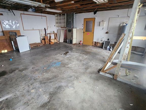 3rd image of 720 1/2 W 5th St