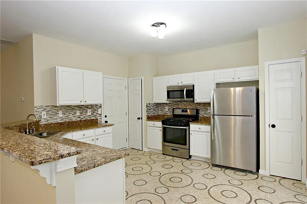 3 bed, 2.5 bath, 1542 sqft, $2,575 — Photo 3