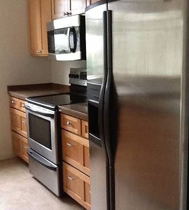 Nice kitchen w/view