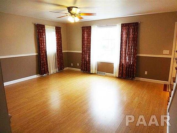3rd image of 403 W Richwoods Blvd
