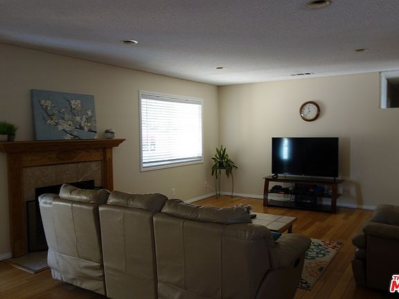 3rd image of 44300 Rawdon Ave