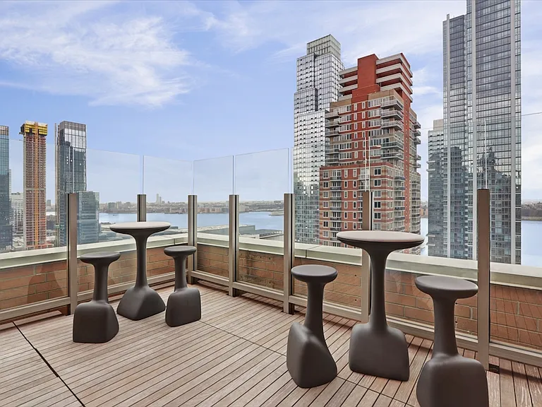 520 W 43rd St #3D — Photo 13