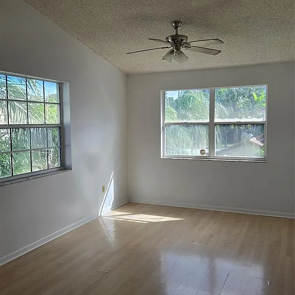 402 NW 108th Ter — Photo 10
