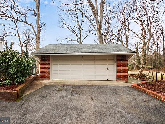 5th image of 15732 Ashland Dr