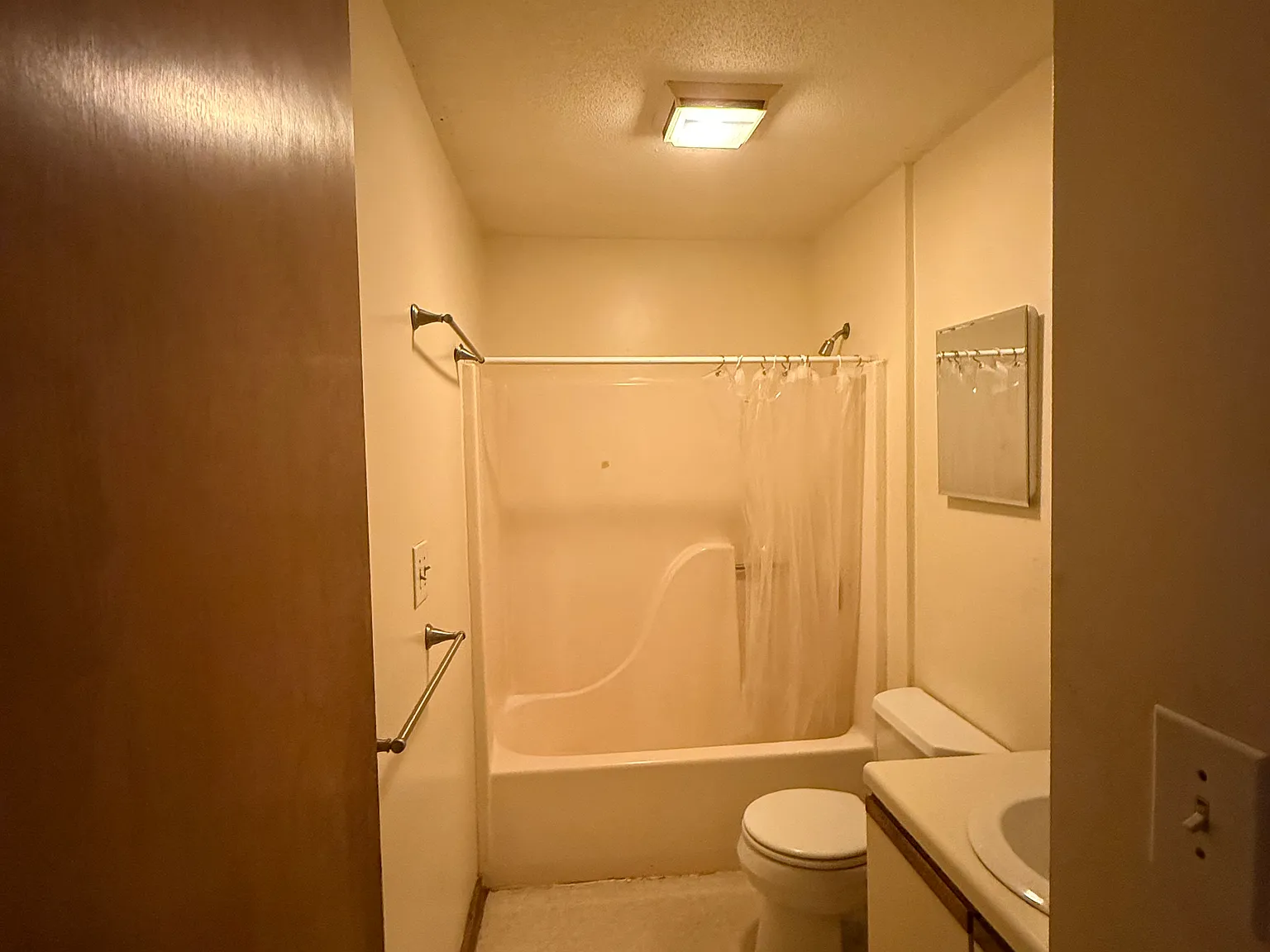 3 bed, 1.5 bath, 1128 sqft, $1,695 — Photo 4