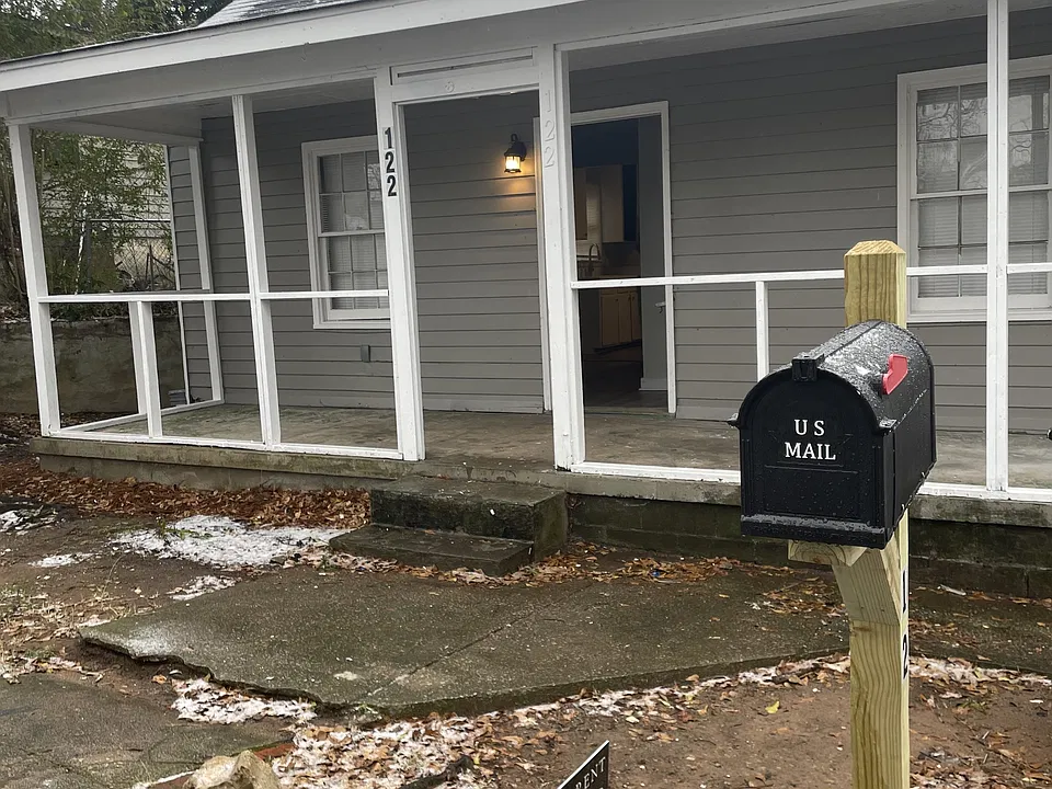 122 Burr St