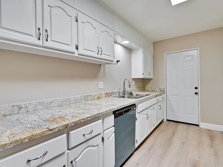 3000 Santa Maria Ave — Photo 22