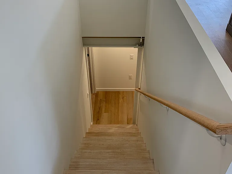 601 E Washington St — Photo 33