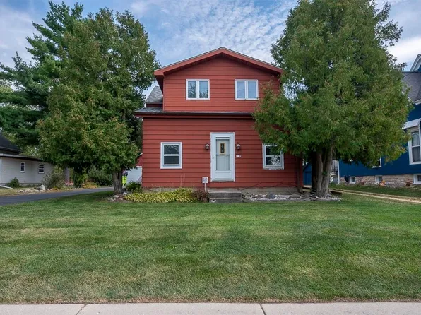 160 Martin St, Sharon, WI 53585