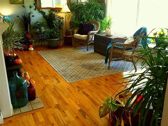 4th image of 214 G St NE