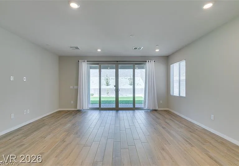 109 Medianoche St — Photo 13