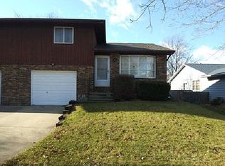 205 Goldenrod Rd APT A, Bloomington, IL 61704