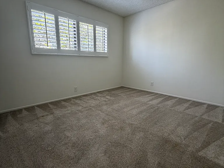 9131 Burnet Ave — Photo 7