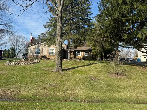 212 Weblos Trl, Valparaiso, IN 46385