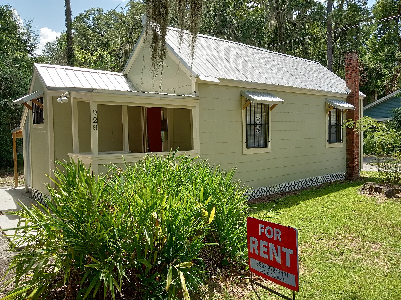 3 bed, 1.5 bath, 1017 sqft, $1,589 — Photo 1