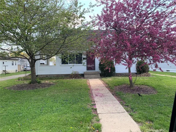 438 S 4th St, Breese, IL 62230