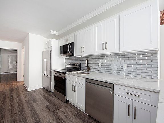 3rd image of 805 Lexington Ave #2