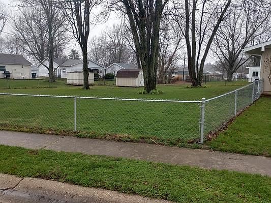 4th image of 2031 S Daly Ave