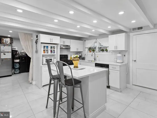 11 Main St, Englishtown, NJ 07726