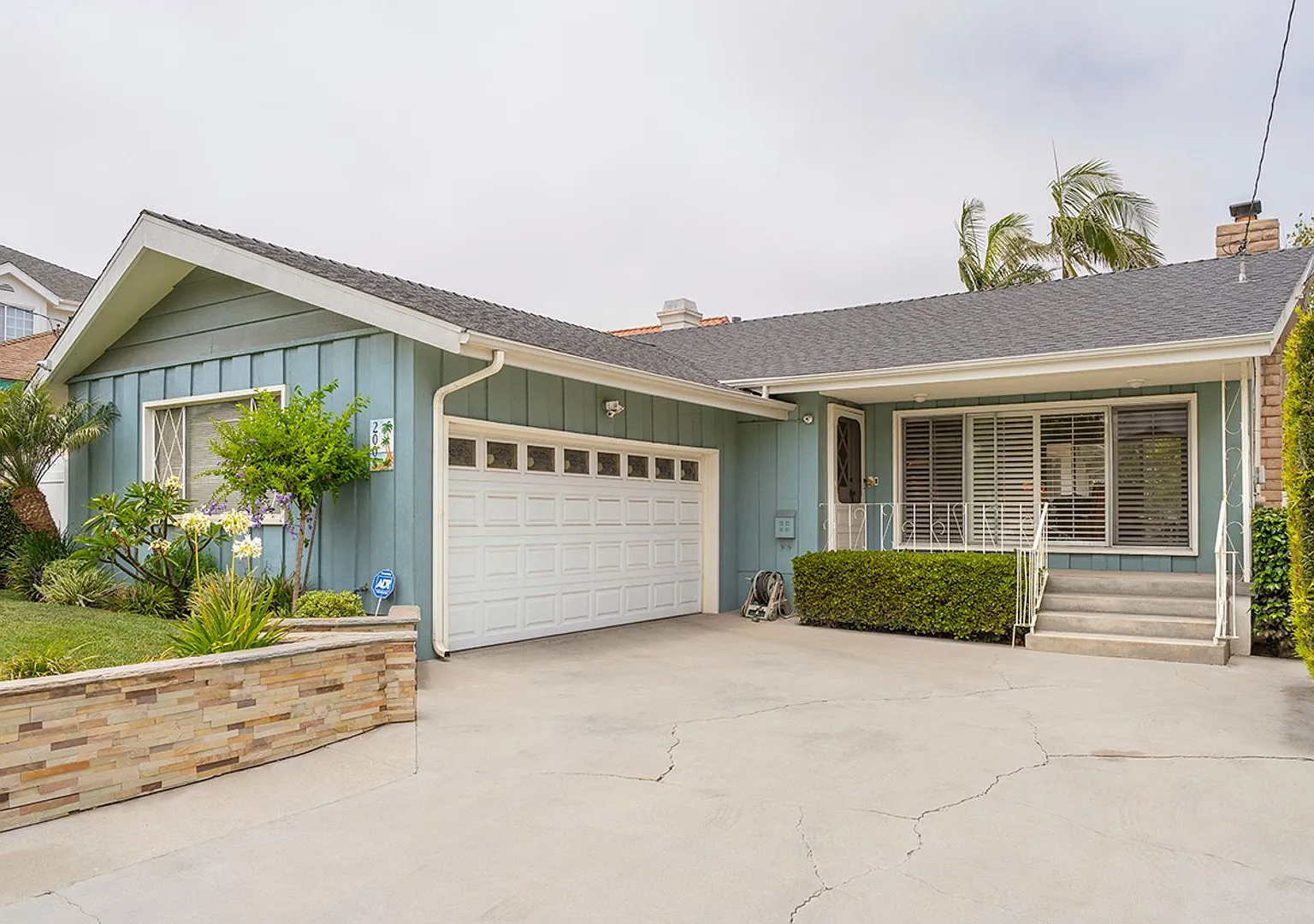 Beautiful 3 bed 2 bath Redondo Home — Photo 1