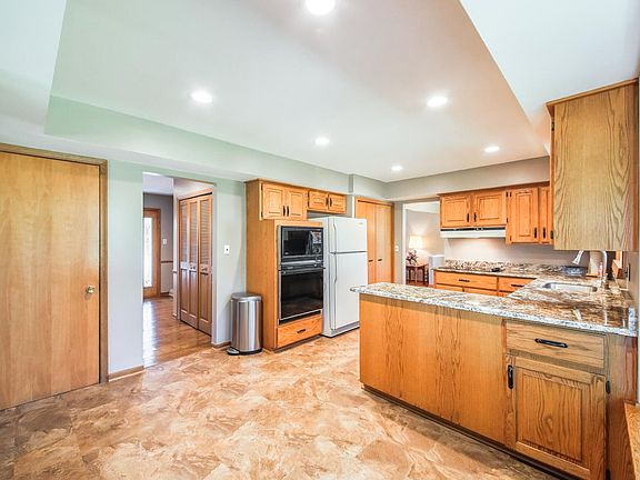 5th image of 25095 Lyncastle St