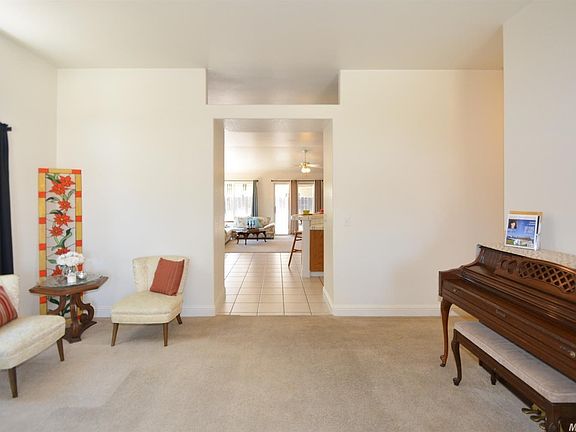4th image of 623 Emerald Pl