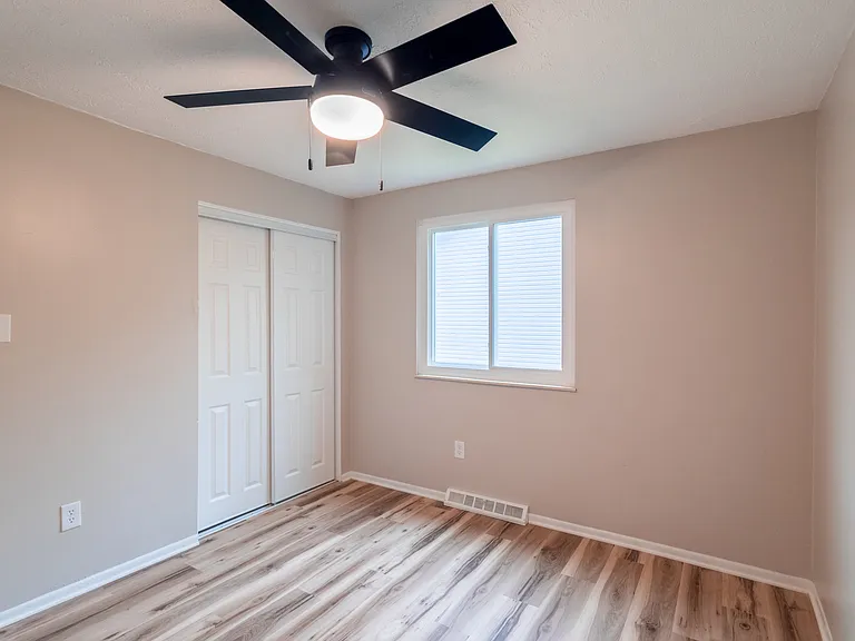 1642 Hobart Ave #1642 — Photo 10