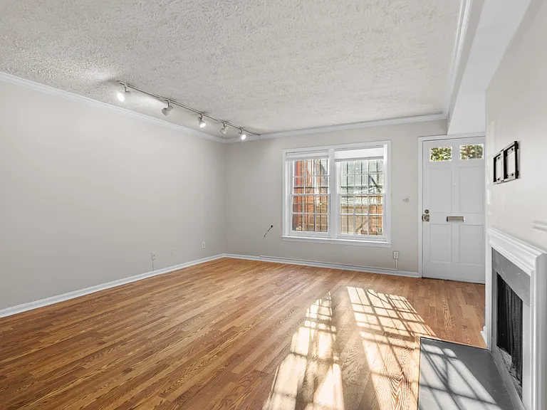 1957 1/2 Calvert St NW — Photo 2