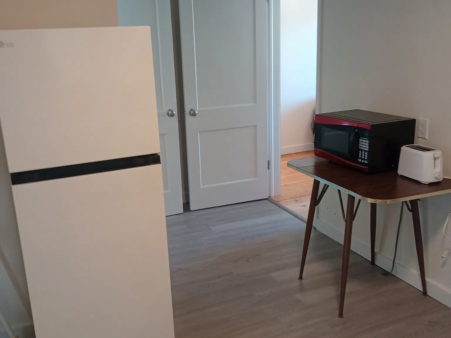 1 bed, 1000 sqft, $1,300 — Photo 4