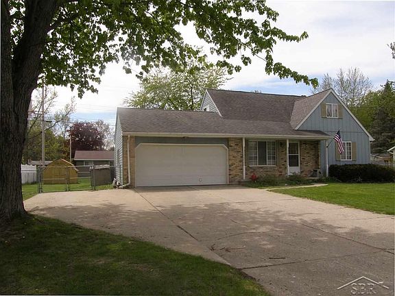 3rd image of 215 Woodlawn Dr