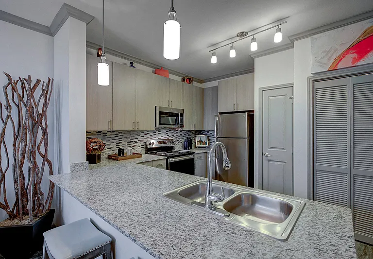 The Emerson Apartments — Photo 32