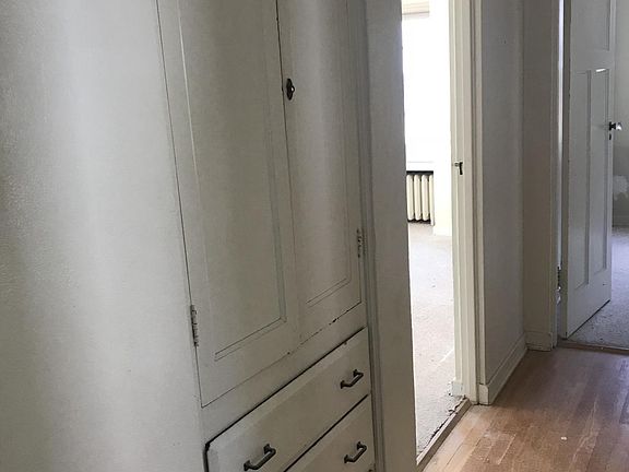 2nd image of 1827 E Wood Pl