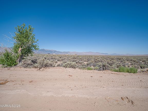 5th image of 220 W Sierra View Dr