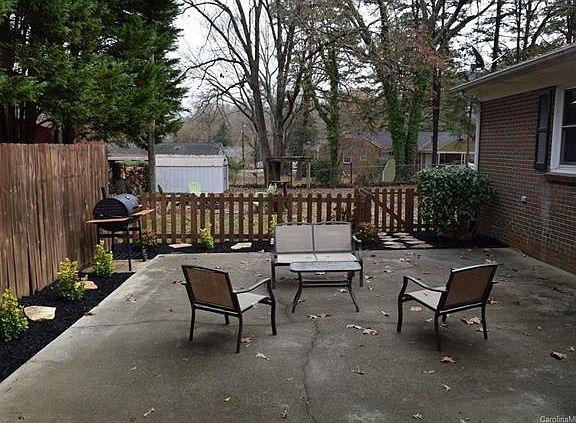 3rd image of 1932 Taylor Dr