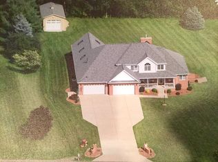 69699 Crestview Ln, Saint Clairsville, OH 43950