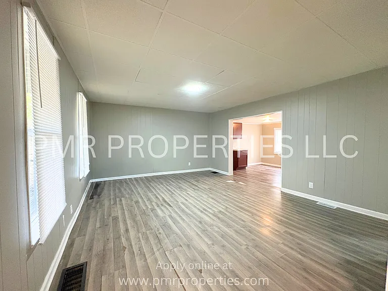 3005 N 8th St — Photo 4