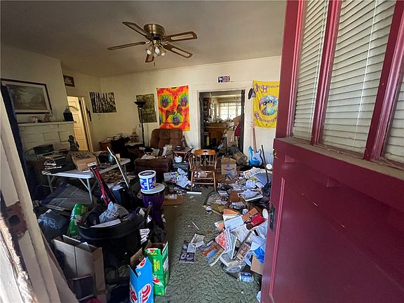 4th image of 304 N Townville St