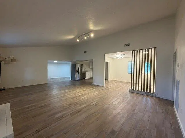 3 bed, 2.0 bath, 1614 sqft, $1,900 — Photo 4