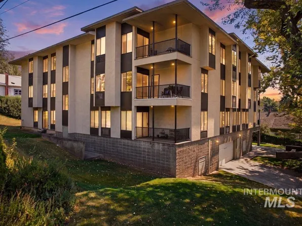 122 N Washington St APT 2D, Moscow, ID 83843