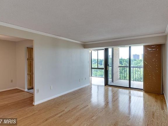 4th image of 4500 S Four Mile Run Dr APT 1119