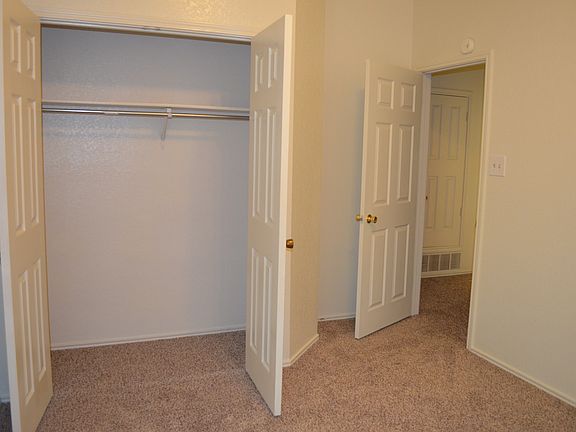 4th image of 405 Moccasin Dr