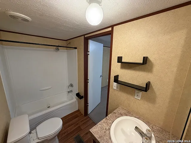 4423 E Houston St — Photo 13