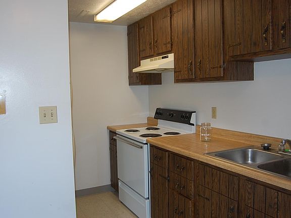 4th image of 28 Pioneer Dr Unit 6