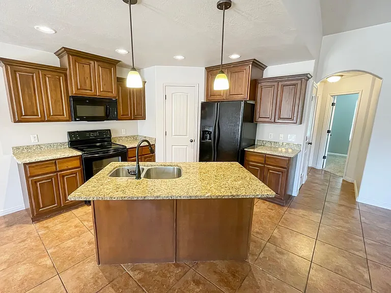 1228 W 200 N — Photo 7