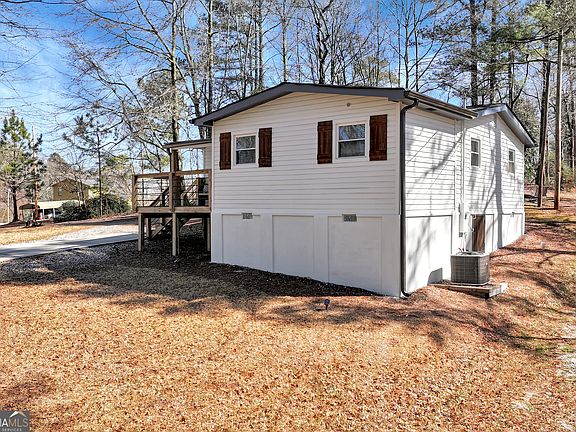 4th image of 321 Pine Ave