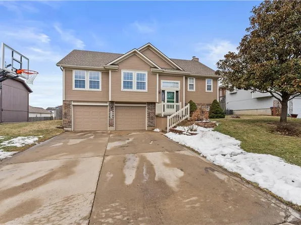 1101 Wiltshire Blvd, Raymore, MO 64083